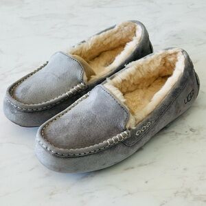 UGG Woman’s Ansley Light Grey Slippers size 9